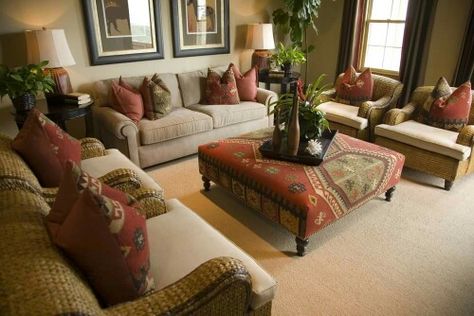 Lush living room Living Room With Ottoman, Living Colors, Cozy Living Room Design, Ottoman Decor, Ottoman Coffee, Trendy Living Rooms, Brown Living Room, Design Seeds, Ottoman Coffee Table