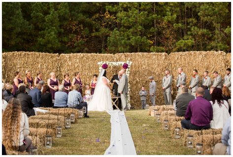 Hay Bale Backdrop, Corn Field Wedding Ceremony, Hayfield Wedding, Hay Bale Wedding Decorations, Hay Bale Wedding, Farm Wedding Ceremony, Backyard Wedding Ceremony, Rustic Wedding Ceremony, Pumpkin Wedding