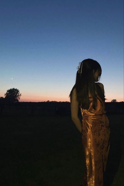 sunset vibes, inspo, aesthetic, ideas, no face, pose, semi formal, satin dress, spring, instagram, debut, guest, birthday, outfit No Face Dress Pictures, No Face Birthday Photoshoot, Formal Satin Dress, Face Pose, Debut Photoshoot, Hands Aesthetic, Aesthetic Foods, Easy Photography Ideas, Spring Instagram