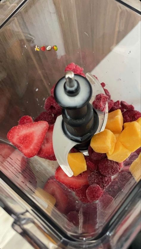 summer smoothies healthy recipes healthy smoothie fruit thatgirl aesthetic Smoothie Aesthetic, Summer Smoothies, Healthy Metabolism, Beauty Guru, Smoothie Recipes Healthy, Food Snapchat, Fruit Smoothies, Food Obsession, Healthy Snacks Recipes