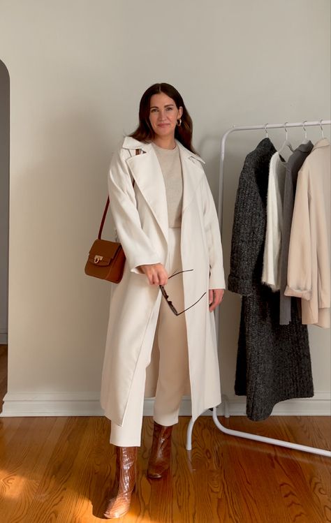 Neutral cream outfit winter minimalist style Cream Overcoat Outfit Women, Winter White Coat Outfits, White Trench Coat Outfit Women, Coat White Outfit, Long White Jacket Outfit, White Winter Coat Outfit, Long Cream Wool Coat Outfit, White Coat Winter Outfit, Cream Trench Coat Outfit Winter