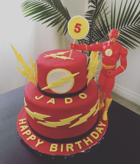 the flash cake Flash Birthday Party Ideas, The Flash Birthday Party, The Flash Cake, Flash Birthday Cake, Flash Cake, Iron Man Birthday, Harry Birthday, Superhero Cake, Summer Cakes