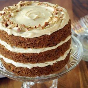 A Carrot Cake Without Pineapple: Ideal for a Celebration Carrot Cake Recipe No Pineapple, Carrot Cake No Pineapple, Pecan Carrot Cake, Best Carrot Cake Recipe, Maple Buttercream, Cake Portions, Amazing Meals, Mixer Recipes, Cake Rolls