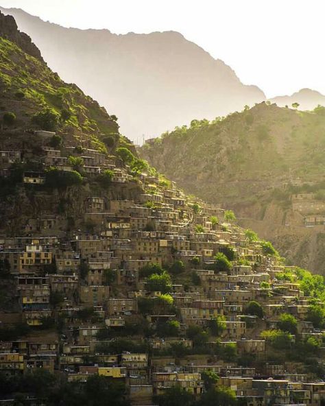 Hawraman (Horaman) Kurdistan Village, Iran Tourism, Zagros Mountains, Persian Architecture, Iran Travel, Sketches Simple, Beautiful Places To Visit, Avatar The Last Airbender, Fantasy Landscape