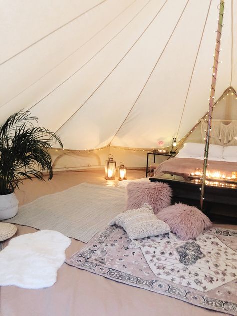 Bell Tent Interior Ideas 5m, Tent Proposal, Meditation Tent, Bell Tent Interior, Tent Bedroom, Yurt Life, 5m Bell Tent, Bell Tent Glamping, Wedding Rug