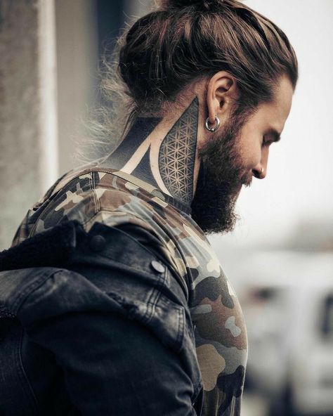 Kevin Creekman, Tatto Boys, Tatted Men, Tattoo Inspiration Men, Neck Tattoos, 3d Tattoos, Black Neck, 3d Tattoo, Boy Tattoos