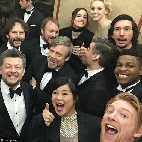 Good night for the cast: Kelly gave a thumb's up on Oscar night when she was with her Star... Geek Quotes Funny, Kelly Marie Tran, Finn Star Wars, Gwendolyn Christie, Dark Vader, Wallpaper Marvel, Star Wars Meme, Oscar Night, Star Wars Cast