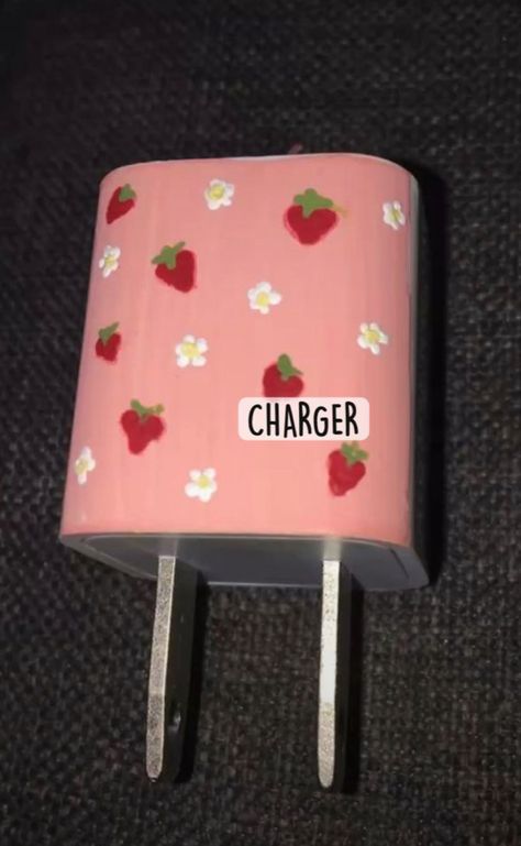 Drawing On Charger Ideas, Charger Box Painting Ideas, Charger Art Ideas, Charger Painting Ideas Aesthetic, Painted Charger Cube Ideas, Drawing On Charger, Phone Charger Painting Ideas, Painting On Charger, Paint Charger Cube