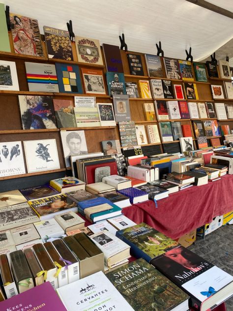 vintage books at spui book market every friday in amsterdam Amsterdam Market, Day Trips From London, Book Marketing, Vintage Market, Vintage Store, Vintage Books, Day Trips, Bookstore, The Netherlands