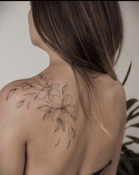 Women Feminine Tattoos, Shoulder To Back Tattoo For Women, Women Back Shoulder Tattoo, Back To Shoulder Tattoo For Women, Flower Tattoo Back Shoulder, Back Of The Shoulder Tattoos For Women, Shoulder Back Tattoos For Women, Elegant Tattoos For Women Unique, Shoulder Vine Tattoo