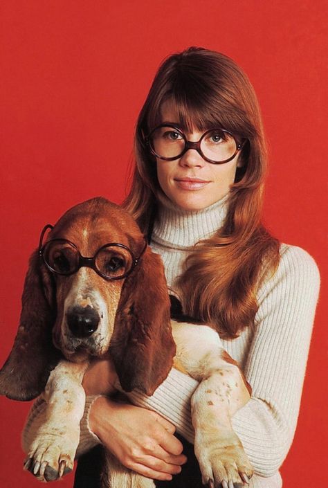 Françoise Hardy X basset hound Nothing Nowhere, Francoise Hardy, 60s Music, Beyond Beauty, Me Core, Looks Great, Best Friend, A Woman, Dogs