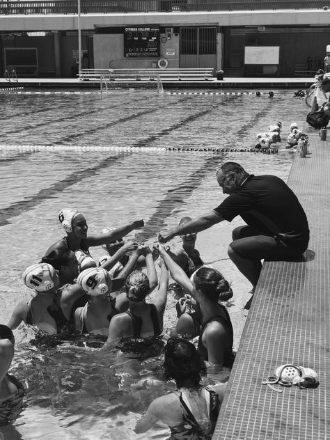 Swimming Coach Aesthetic, Swimming Team Aesthetic, Swim Coach Aesthetic, Water Polo Aesthetic, Waterpolo Aesthetic, Swim Team Aesthetic, Water Polo Quotes, Competitive Swimming Pictures, Swimming Photography