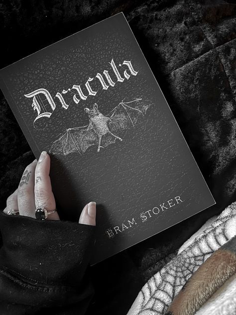 Gothic Academia, Gothic Books, Vampire Aesthetic, Dark Castle, Bookstagram Inspiration, The Dark One, Pink Glam, Bram Stoker, Aesthetic Tumblr