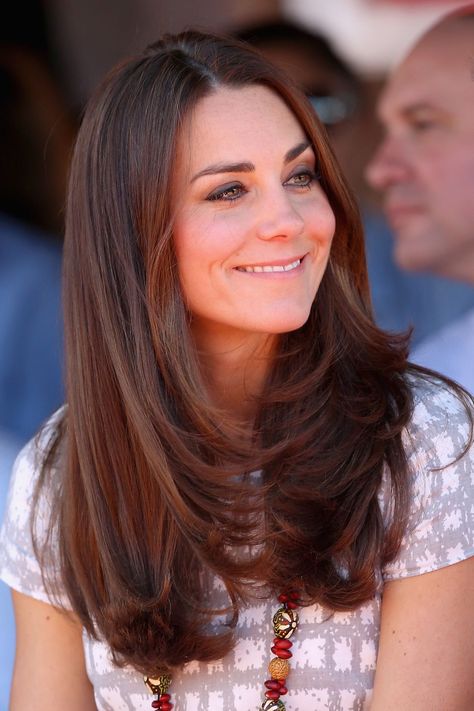 Kate Middleton Hairstyle, Kate Middleton Haircut, Side Chignon, Half Up Curls, Kate Middleton Hair, Ayers Rock, Kate Middleton Photos, Middleton Style, Athletic Hairstyles