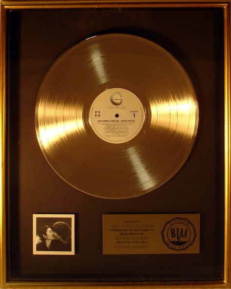 Gold record award presented to JDK for John Lennon and Yoko Ono's album "Double Fantasy" Famous Aesthetic, John Lennon Yoko Ono, Gold Record, John Lennon And Yoko, Imagine John Lennon, Jorja Smith, Creative Careers, Yoko Ono, Design Cool