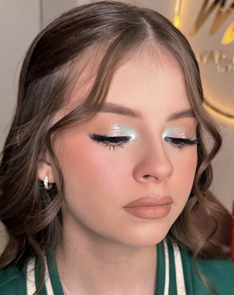 Neutral Editorial Makeup, Makeup Light Green Dress, Blue Makeup Looks Natural, Sage Green Eye Makeup Natural, Makeup For Mint Dress, Sage Green Eye Makeup Quince, Light Green Dress Makeup, Baby Shower Makeup Looks, Teal Makeup Looks