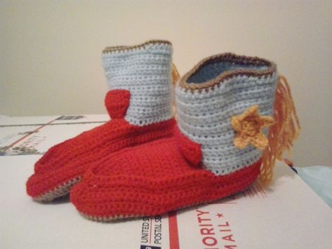 This a pattern for a set of slippers that are fashioned to look like a pair of Cowboy Boots.  This pattern follows the same color changes ... Crochet Cowboy Boots, Baby Boots Pattern, Slipper Pattern, Boots Slippers, Boots Patterns, Slippers Pattern, Baby Boots, Crochet Slippers, Worsted Weight Yarn