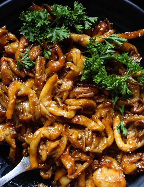 Teriyaki mushroom stir fry. | ISLAND SMILE Stir Fry Mushroom Recipes, King Oyster Mushroom Recipe Stir Fry, Shimeji Mushroom Recipe, Ranch Mushrooms, King Oyster Mushroom Recipe, Fried Mushroom Recipes, Easy Mushroom Recipes, Oyster Mushroom Recipe, Mushroom Side Dishes