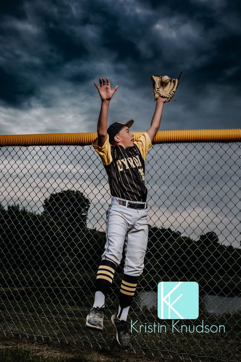 Kristin Knudson Photography ... based in MN. Available for travel for your volume and sports photography. www.kristinknudson.com Action Baseball Photography, Baseball Portraits, Baseball Poses, Baseball Pics, Baseball Photography, Baseball Pictures, Team Pictures, Sports Pictures, Sport Photography