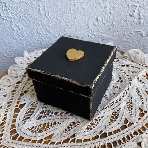 In this post you get to learn how to make a vintage and worn down box that's inspired by the dark academia aesthetic. You also get to learn how to make two more dark academia DIYs. Dark Academia Diy, Dark Academia Room, Dark Academia Room Decor, Academia Room, Dark Academia Aesthetic, Painted Boxes, Diy Vintage, Diy Bedroom Decor, Diy Room Decor