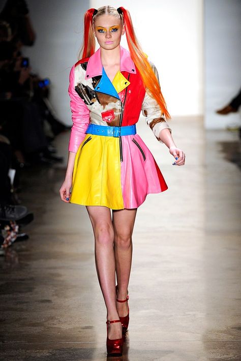 Zenon Outfit Ideas, Rainbow Aesthetics, Colorful Clothes, Runway Outfits, Thrift Flip, Weird Fashion, Jeremy Scott, Vogue Magazine, Fashion Images