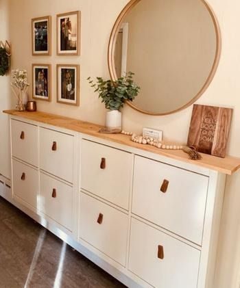 Guide DIY pour fabriquer un meuble à chaussures en bois Sideboards Living Room, Diy Bathroom Furniture, Entrance Modern, Diy Apartment Furniture, Small Apartment Design, Dream Apartment Decor, Diy Baby Furniture, Small Apartment Living Room, Kitchen Interior Design Decor