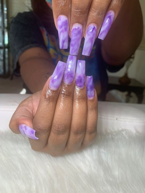 Lavender Marble Acrylic Nails, Purple Marble French Tip Nails, Light Purple Marble Nails, Purple Nail Designs Square, Purple Nails Medium Length, Acrylic Nails Ideas Purple, Purple Nails Black Women, Purple Marble Nails Acrylic, Marble Purple Nails