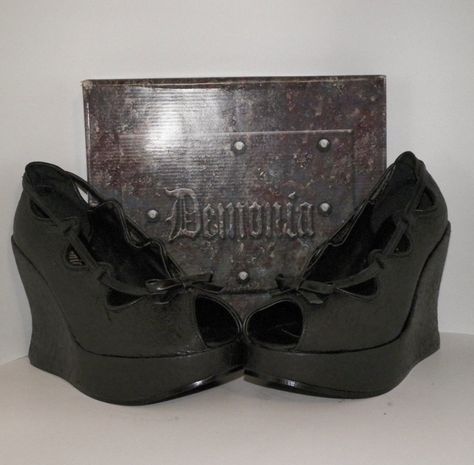 Goth Heels, Lace Umbrella, Demonia Shoes, Gothic Shoes, Fatal Frame, Fancy Shoes, Skull Fashion, Shoe Inspo, Cool Shoes