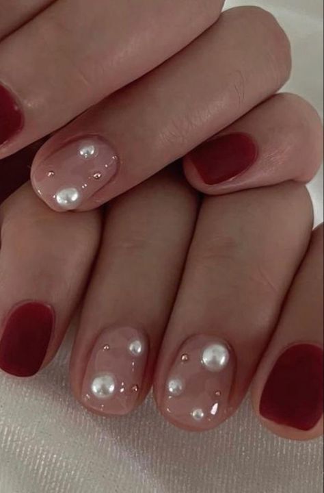 Short Nail Designs With Pearls, Short Nails With Pearls On Them, Pearl Valentine Nails, Korean Gel Nail Designs, Short Nails With Gems, Simple Christmas Nails Red, Pearl Manicure, Pearls Nails, Christmas Nails Blue