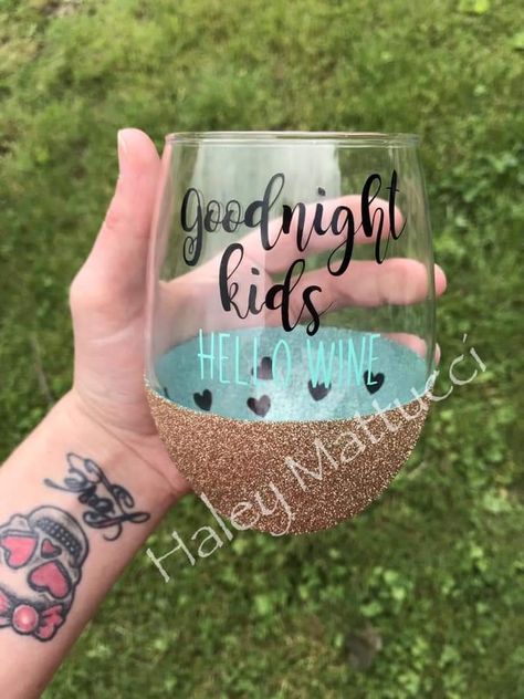 Peekaboo Wine Glasses Ideas, Peek A Boo Wine Glass Ideas, Peekaboo Wine Glasses, Stemless Wine Glasses Diy, Hello Wine, Cricut Wine Glasses, Wine Glass Sayings, Glitter Wine Glasses, Peek A Boo