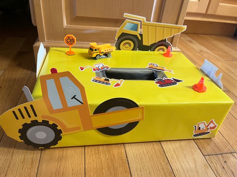 Boy’s Construction Valentines Day Box #BoysValentinesDayBox #Construction Construction Valentine Box Ideas, Construction Valentines, Valentine Box Ideas, Valentines Day Box, Valentine Day Boxes, Spring Holidays, Valentine Box, Valentine's Day Diy, Box Ideas