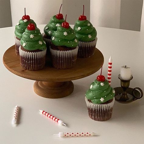 Kawaii Baking, Winter Baking, Xmas Cake, Cute Baking, Creative Birthday Cakes, Christmas Sweets, Xmas Food, Christmas Cupcakes, Christmas Cooking