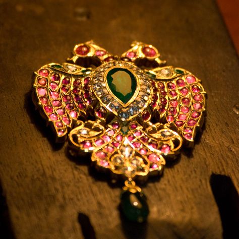 Ganda Berunda- Ganjam logo in 22 kt yellow gold with Benaras cut diamonds, Emeralds and Burmese rubies. Family archives. Not for sale Ganjam Jewellery, Antique Gold Jewelry Indian, Heritage Jewellery, Long Pearl Necklaces, Antique Jewelry Indian, Gold Pendant Jewelry, Antique Gold Jewelry, Pearl Jewelry Necklace, Gold Jewelry Simple