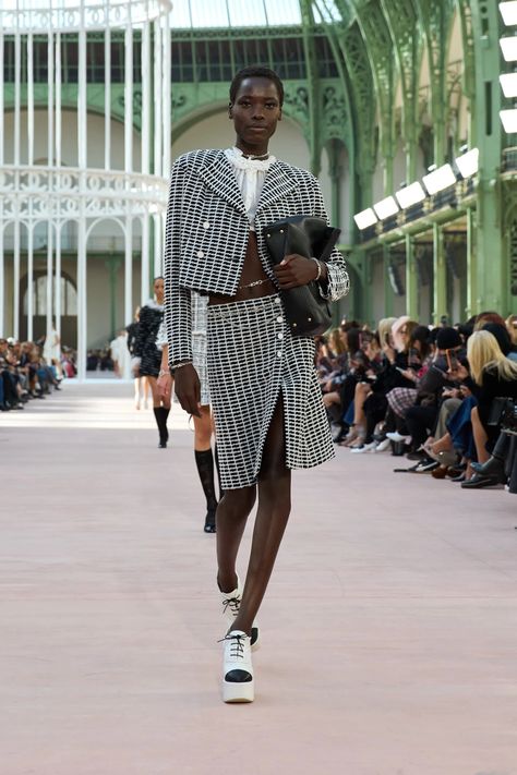 Chanel Spring 2025 Ready-to-Wear Collection | Vogue Rue Cambon Chanel, Chanel 2024, Runway Vintage, Chanel Spring Summer, Coco Chanel Fashion, Chanel Fashion Show, Chanel Runway, Runway Shoes, Spring 2025