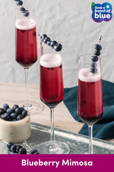 A refreshing take on a cocktail classic, the Blueberry Mimosa adds a boost of blue to any breakfast or brunch occasion. Blueberry Mimosa Recipe, Winter Mimosas, Blueberry Mimosa, Berry Mimosa, Blueberries Recipes, Aperitif Drinks, Pomegranate Mimosa, Blue Breakfast, Blueberry Cocktail