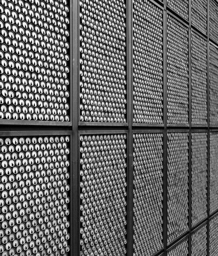 Aluminium cans enclosed on an aluminum frame. Genius! by  Archi Union Architects Inc Recycle Architecture, Recycling Architecture, Waste Architecture, Recycled Architecture, Double Skin Facade, Recycled Building, Facade Detail, Building Skin, Aluminium Cladding