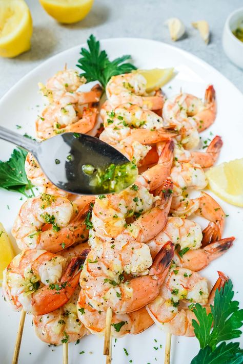 Oven Baked Shrimp, Shrimp Kabob Recipes, Prawn Skewers, Shrimp In The Oven, Broiled Shrimp, Shrimp Skewer Recipes, Shrimp Appetizer, Fresh Corn Salad, Shrimp Kabobs