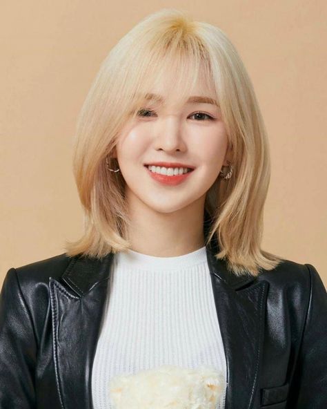 Fans love this hairstyle on Red Velvet's Wendy so much that it's being known as the 'Wendy Cut' | allkpop Wendy Hairstyle, Kpop Short Hair, Hair Png, Wendy Red Velvet, Shot Hair Styles, Athletic Hairstyles, Velvet Hair, Haircuts Straight Hair, Hair Design