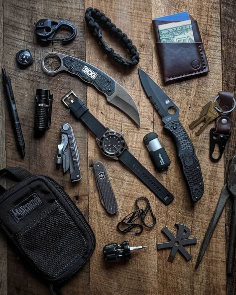 Edc Backpack, Edc Carry, Edc Essentials, Summer Watch, Edc Tactical, Gentleman Aesthetic, Tech Bag, Tactical Gear Loadout, Pocket Dump