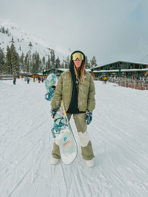 Snowboard Fit, Ski Girls, Snowboard Style, Snow Fits, Ski Fits, Skiing Aesthetic, Snow Style, Family Ski Trip, Snow Photoshoot