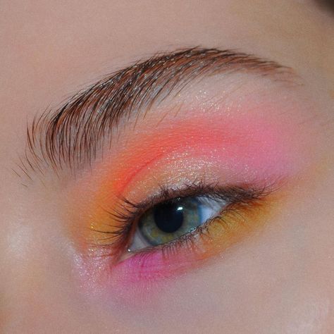 Festival Eye Makeup, Rainbow Eye Makeup, Orange Eye Makeup, Fruit Pie Filling, Artsy Makeup, Mekap Mata, 20 Makeup, Orange Eyeshadow, Yellow Makeup