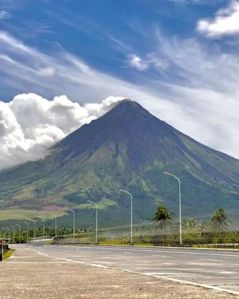 Mount Mayon Volcano, Elevation 2463m. Mayon Volcano Photography, Kanlaon Volcano, Lava Photography, Philippine Photography, Mount Mayon, Volcano Pictures, A Wallpaper Letter Love, Mayon Volcano, Wallpaper Letter