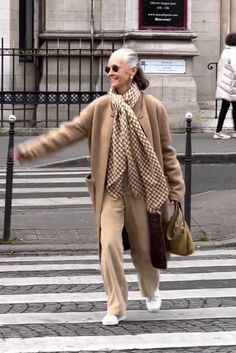 Linda Wright Style, Italian Women Style, Grandma Clothes, Grandma Fashion, Mum Fashion, Over 60 Fashion, Older Women Fashion, 60 Fashion, Over 50 Womens Fashion