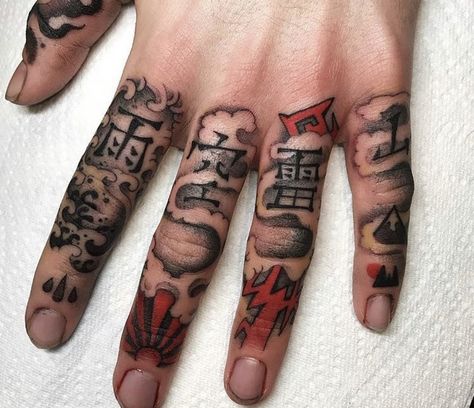 Yakuza Style Tattoo, Dragon Hand Tattoo, Tattoo Main, Japanese Hand Tattoos, Traditional Hand Tattoo, Traditional Japanese Tattoo, Irezumi Tattoo, Hand And Finger Tattoos, Irezumi Tattoos