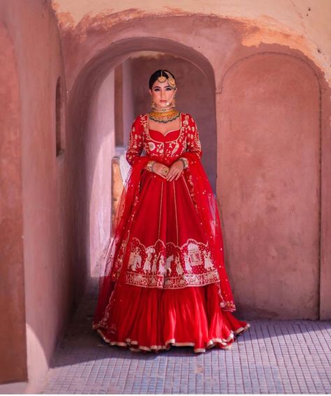 Gulabi Night Dress Ideas For Bride, Punjabi Wedding Dress, Bridal Suits Punjabi, Designer Suits For Wedding, Bridal Anarkali Suits, Red Bridal Dress, Desi Wedding Dresses, Indian Outfits Lehenga, Wedding Lehenga Designs