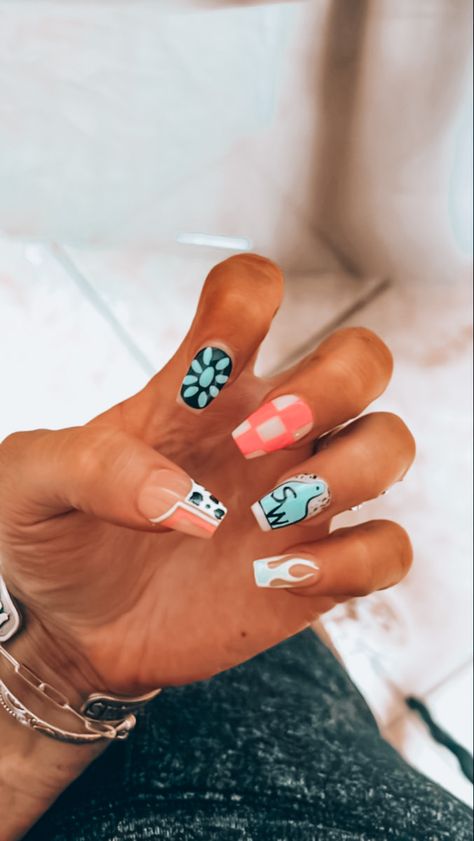 Cowpoke Nails, Light Blue Western Nails, Fall Western Nails Acrylic, Wrangler Nails, Zach Bryan Nail Ideas, Western Acrylics, County Fair Nails, Nail Simple Art, Nfr Nails Designs