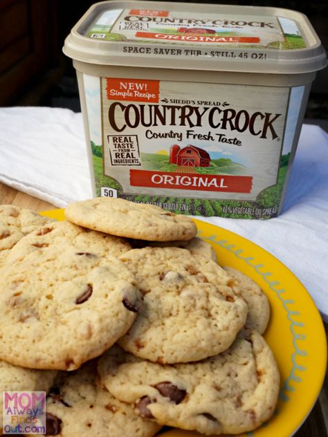 Country Crock's Easy Cookie Dough Recipe - Add your favorite mix-ins for endless kinds of cookies! (sponsored) Country Crock Cookies, Easy Cookie Dough Recipe, Country Crock Butter, Simple Cookie Dough Recipe, Recipe With Chocolate Chips, Easy Cookie Dough, Cookie Dough Recipe, Country Crock, Homemade Chocolate Chip Cookies