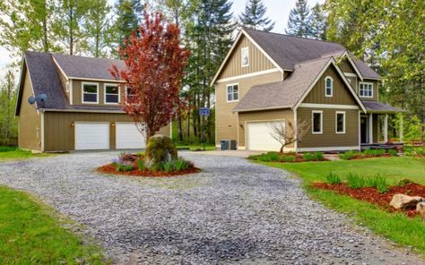 6 Cheap Gravel Driveway Ideas For You to Try (2024) | Today's Homeowner Gravel For Driveway, Gravel Driveway Edging, Driveway Border, Grass Driveway, Gravel Drive, Garden Walkways, Driveway Edging, Front Yard Ideas, Gravel Walkway