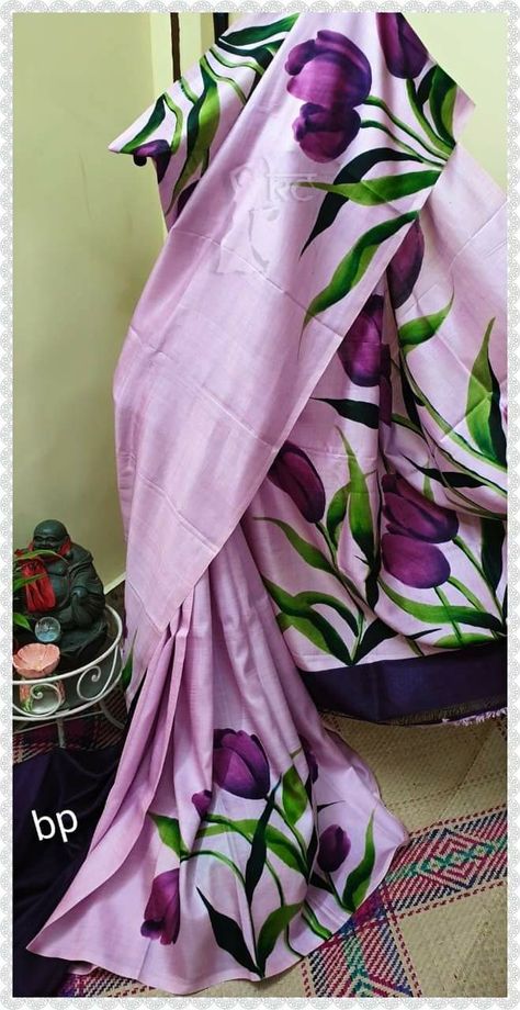 Tulip Fabric Paint Ideas, Painting On Ghagra, Painting Ideas For Sarees, Hand Painted Sarees Design Silk, Hand Painted Sarees Boutiques, Painted Kurti, Painted Suits, Painted Saree, Fabric Colour Painting