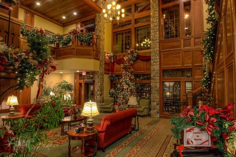 Inn Aesthetic, Christmas Inn, Pigeon Forge Tennessee, Christmas Haul, Christmas Destinations, Christmas Place, Cabin Christmas, Holiday Hotel, Christmas Travel